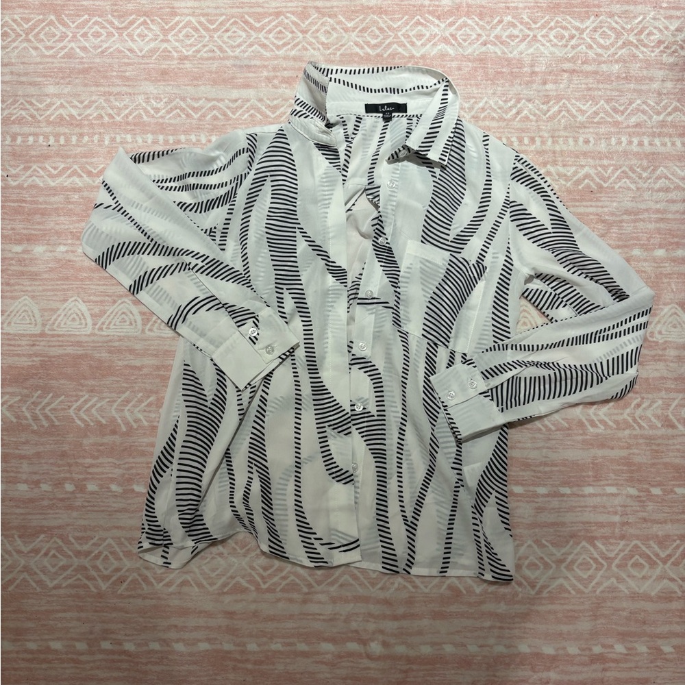 Lulu’s Abstract Artist Black and White Print Long Sleeve Button-Up Top